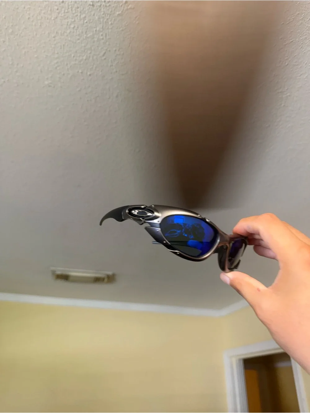 Oakley-style Blue Lens Sports Sunglasses - Black Frame